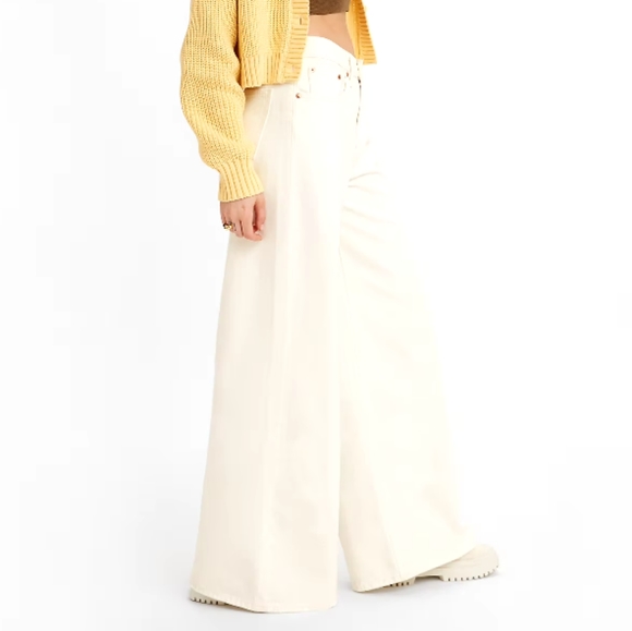 Levi's XL Flood Jeans in White Rinse - Picture 8 of 9